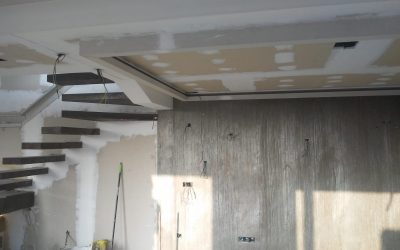 Proceso de instalación de luces indirectas en chalet